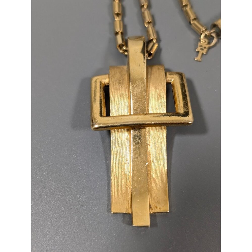 VTG Crown Trifari Textured Polished Belt Buckle Pendant‎ Necklace 17 in MCM - Picture 5 of 10
